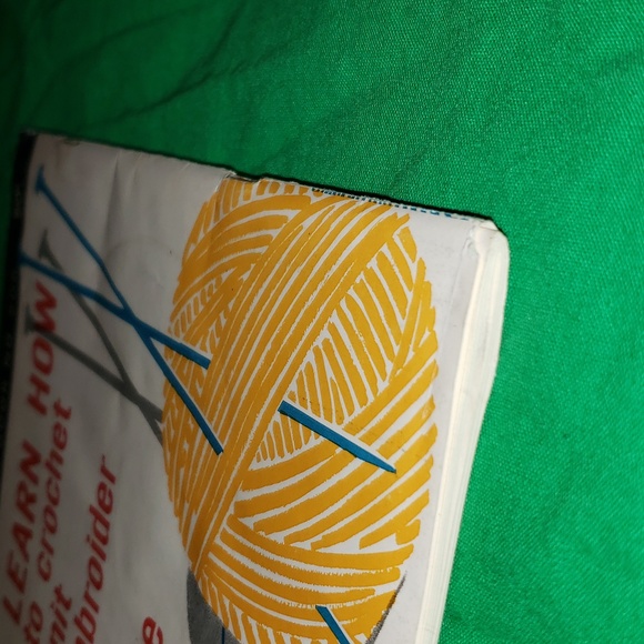 Lilly Design Learn How to crochet knit embroider tat weave 1962 Paperback Book - Picture 3 of 3